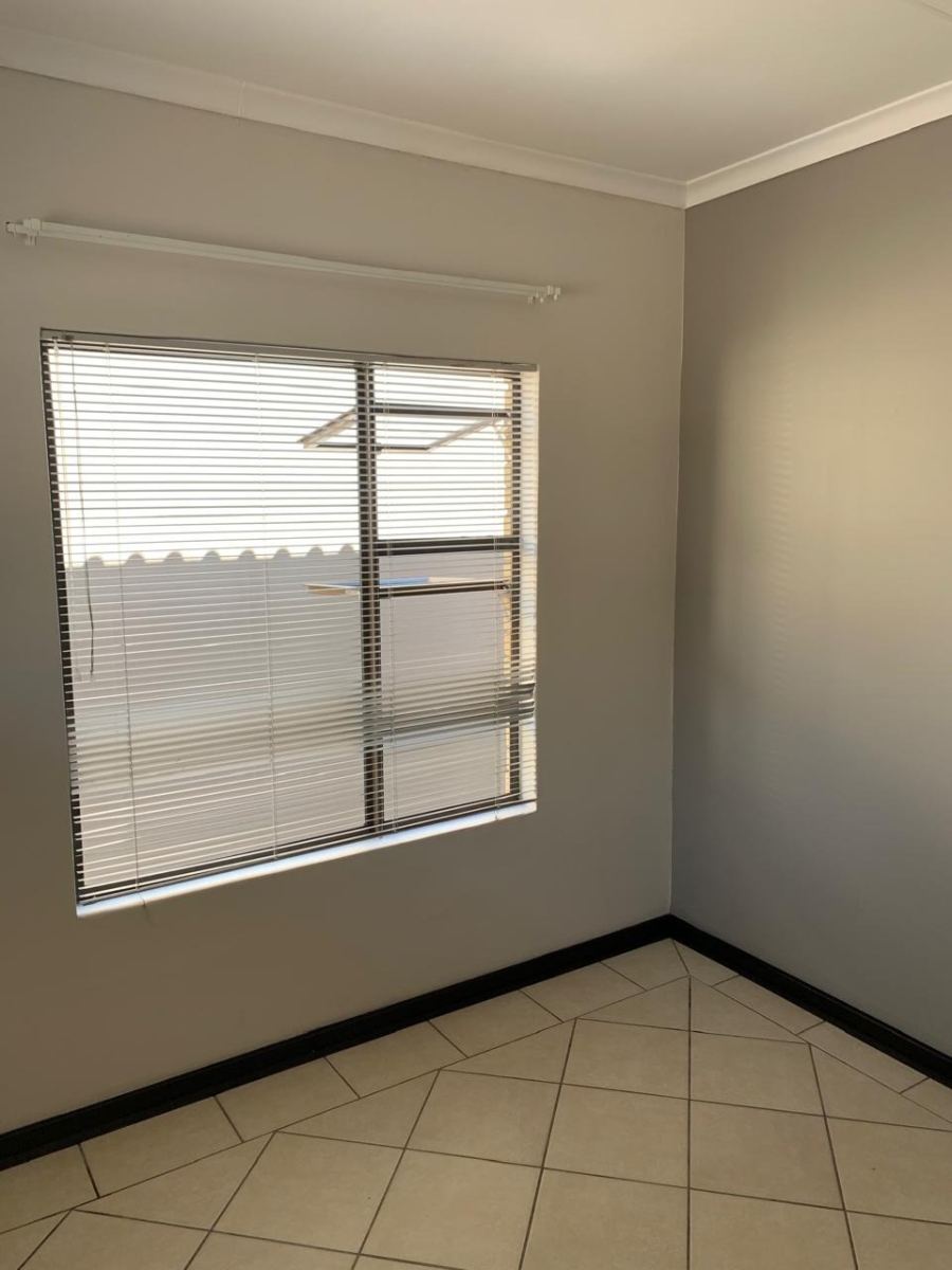 2 Bedroom Property for Sale in Langenhovenpark Free State